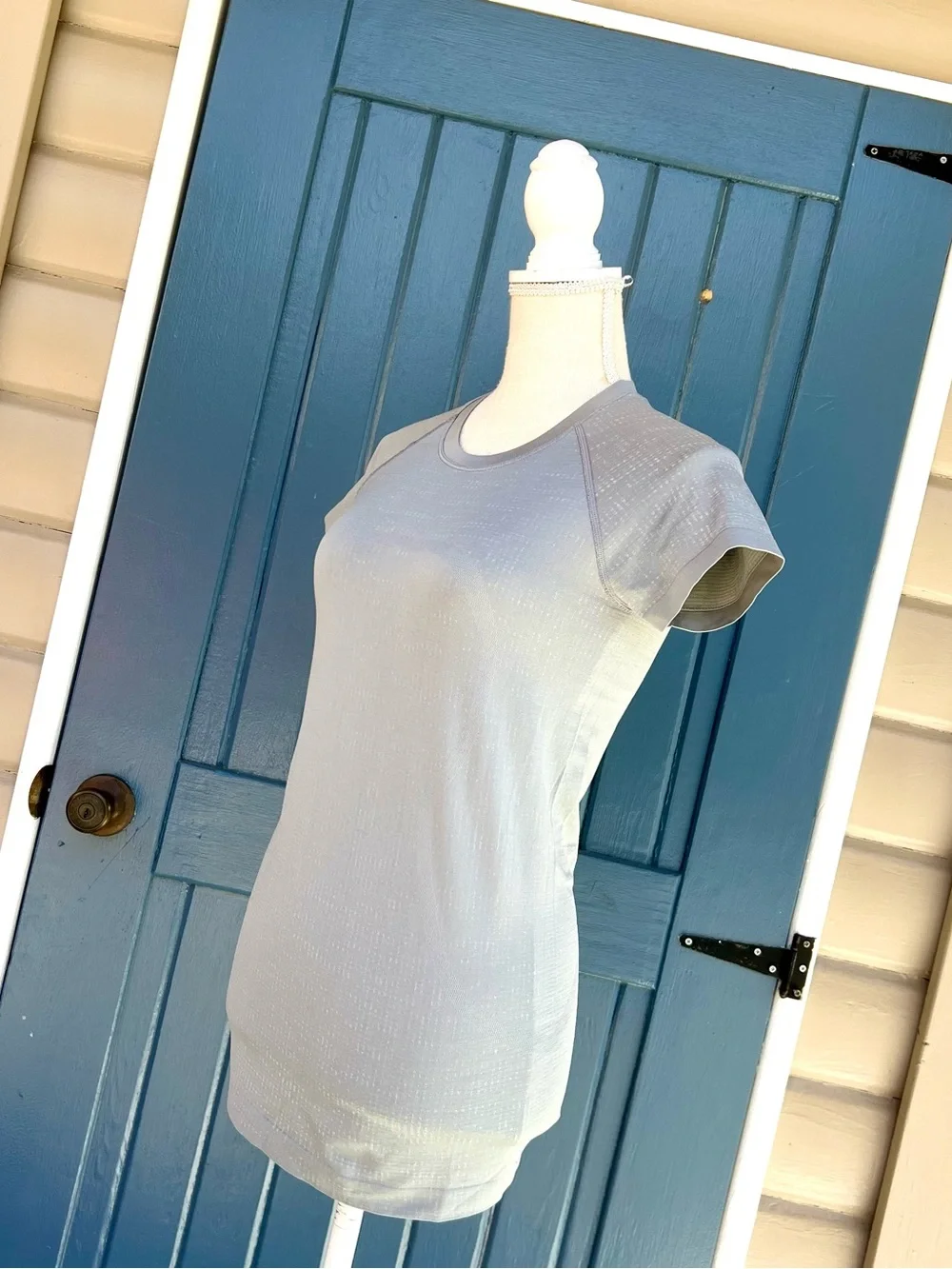 lululemon athletica Light Grey Short-Sleeve Tee Women’s Size Small (aka 6)